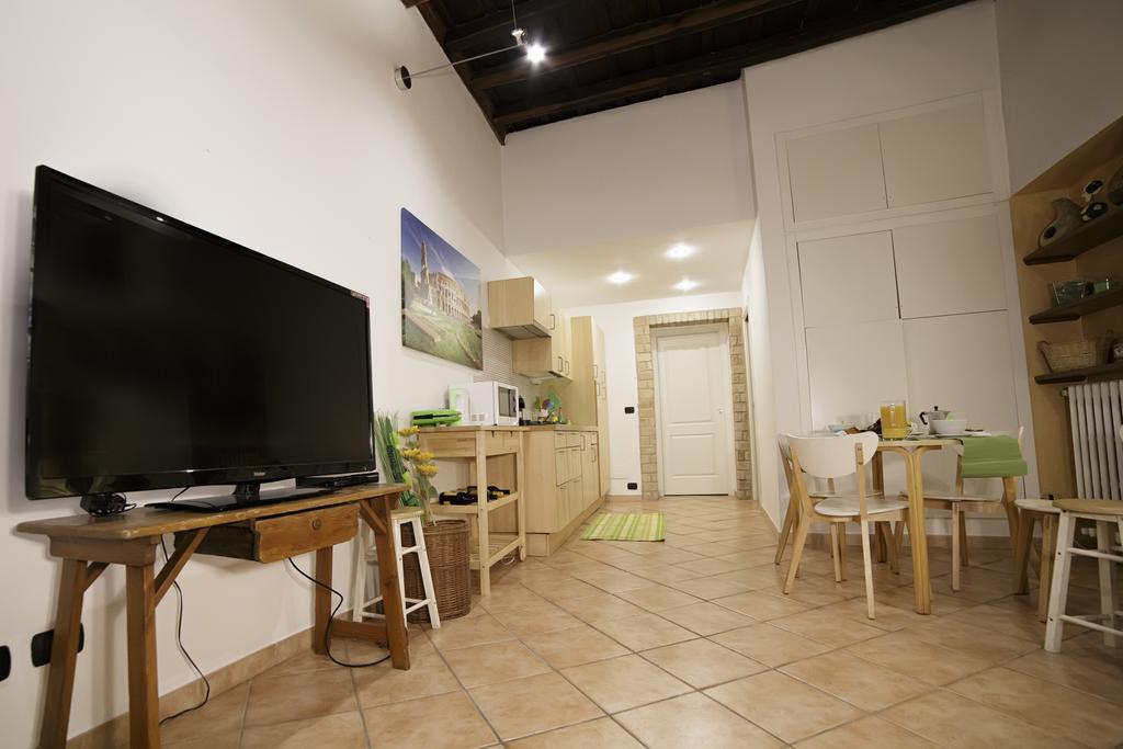 Coliseum Rome Apartments Room photo